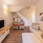 Flh Graca Charming Duplex With Small Pool 아파트 리스본