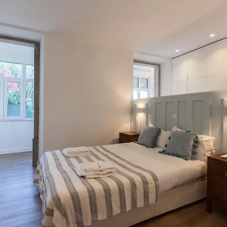 Flh Graca Charming Duplex With Small Pool 아파트 *