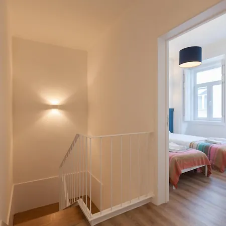 Appartamento Flh Graca Charming Duplex With Small Pool Lisbona